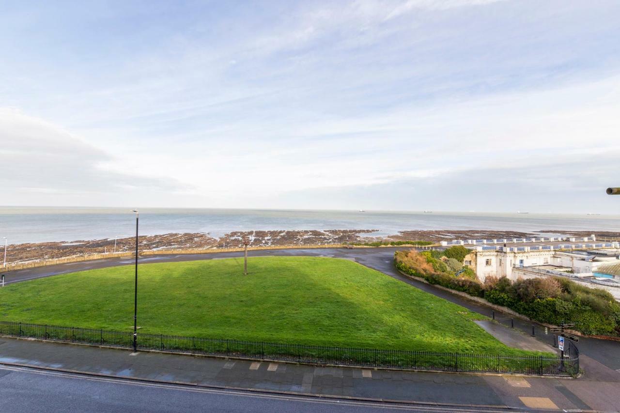 Fort Crescent - *